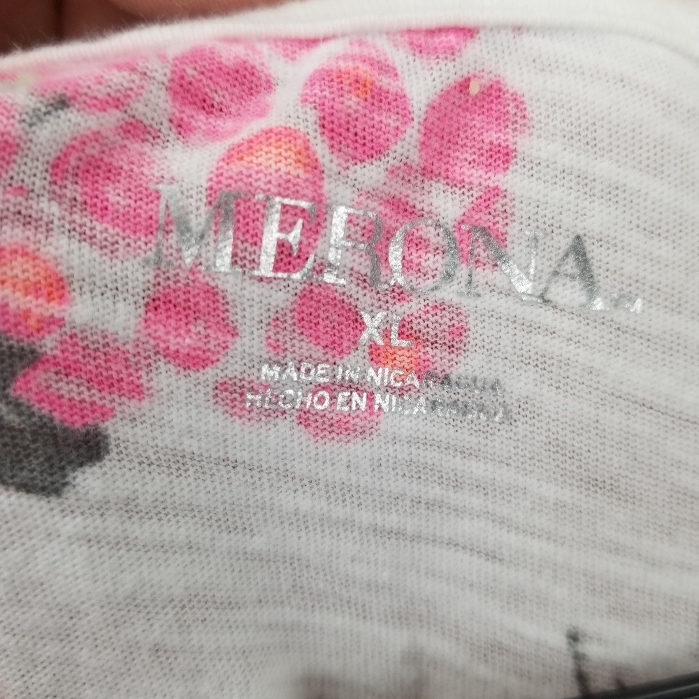 ✨ Merona colorful pineapple vneck tshirt - Picture 3 of 5